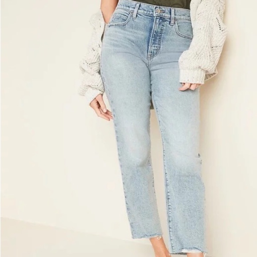 Old Navy Extra High-Waisted Sky-Hi Straight Raw-Hem Jeans!